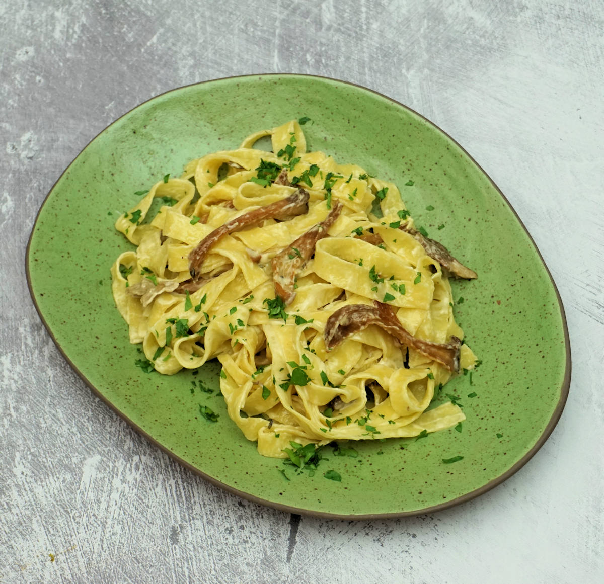 creamy fettuccine with mushrooms cuisinefiend.com