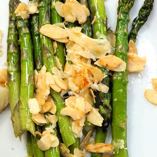 grilled asparagus with almonds