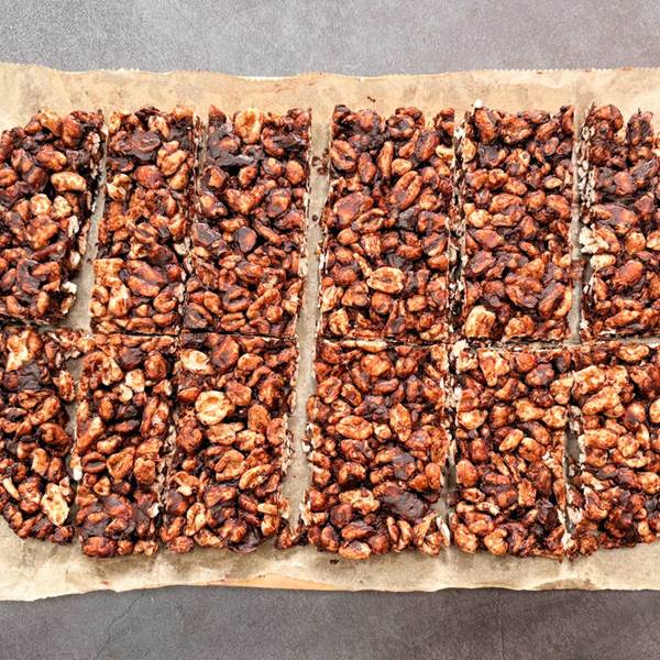 Puffed spelt chocolate bars
