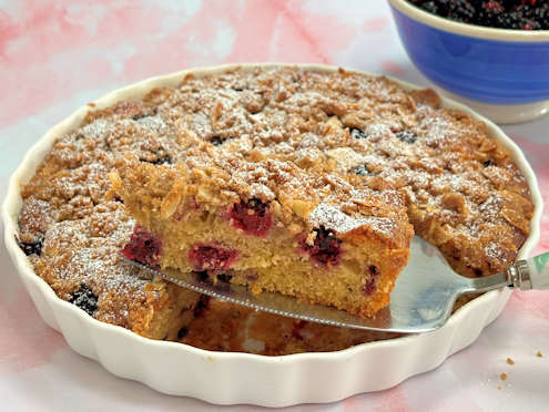 Blackberry crumble cake