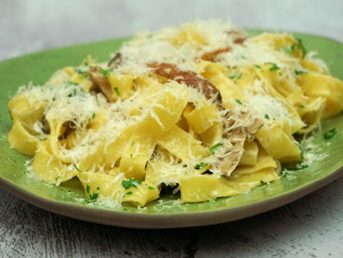 Creamy fettuccine with mushrooms