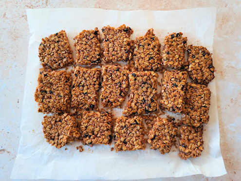 lemon and blueberry flapjack