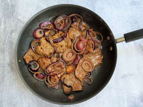 calves' liver and red onions