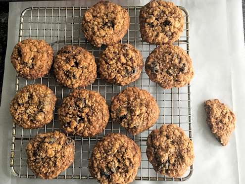 oatmeal and raisin cookies