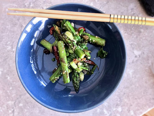 spicy stir fried asparagus